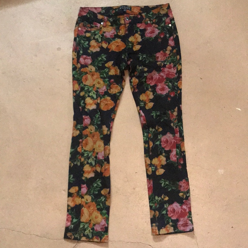 2 for $15/ Black floral skinny jeans Active USA